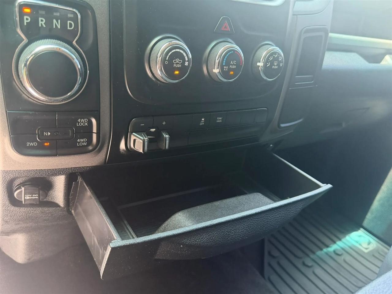 RAM 1500 Express 4x4 Crew Cab 5'7" Box 2017