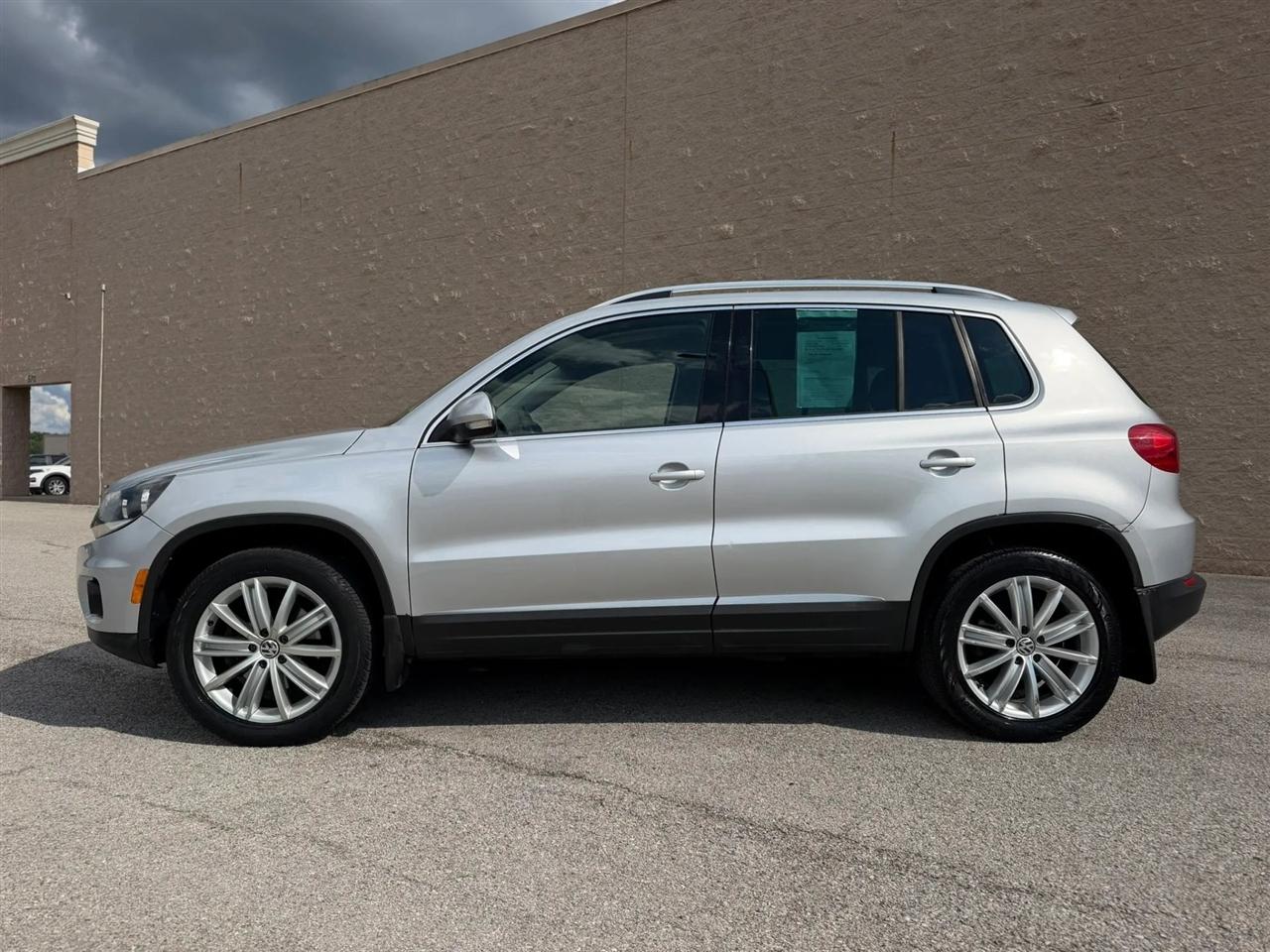 Volkswagen Tiguan 4WD 4dr Auto SE w/Sunroof & Nav 2013
