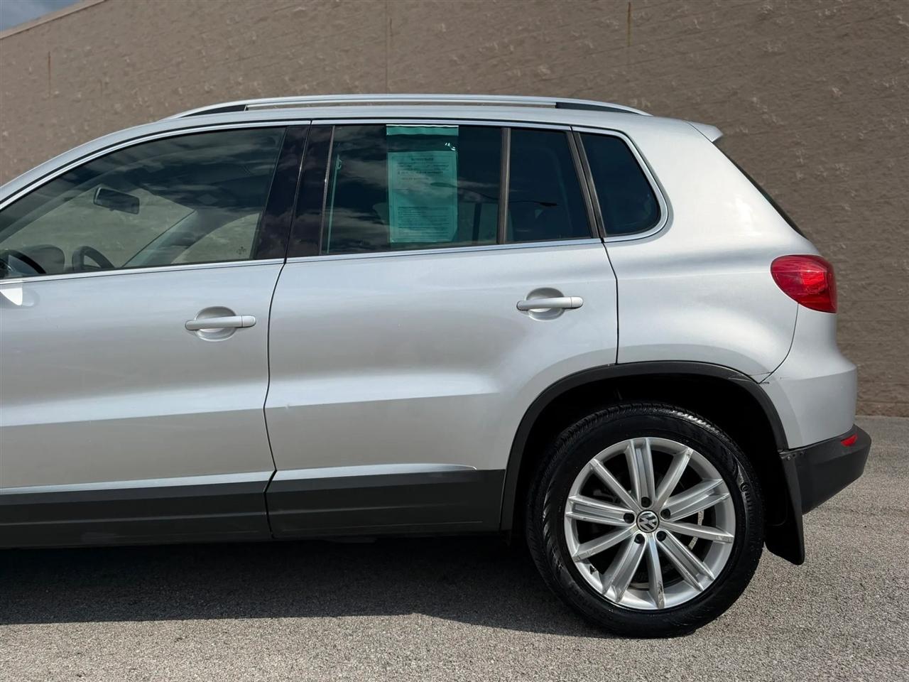 Volkswagen Tiguan 4WD 4dr Auto SE w/Sunroof & Nav 2013
