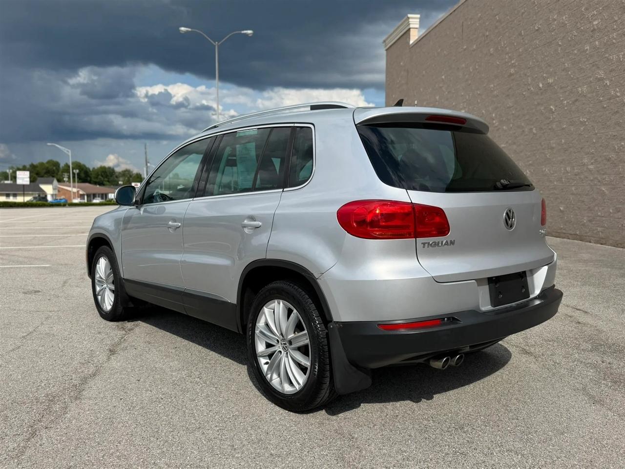 Volkswagen Tiguan 4WD 4dr Auto SE w/Sunroof & Nav 2013