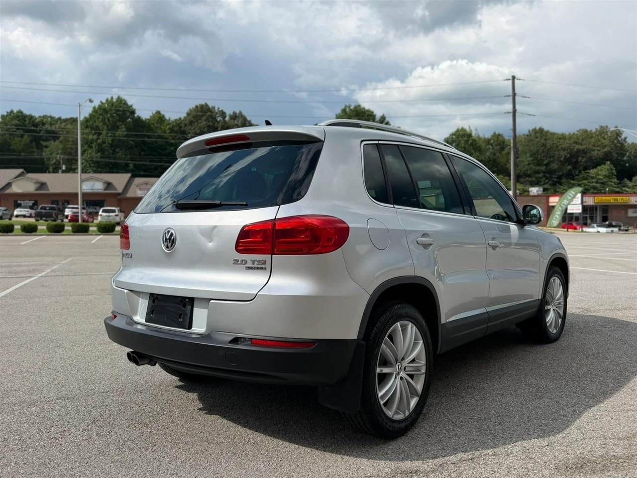 Volkswagen Tiguan 4WD 4dr Auto SE w/Sunroof & Nav 2013