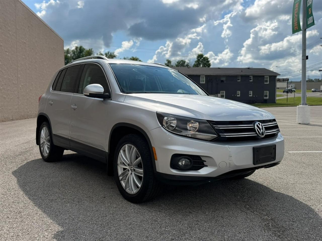 Volkswagen Tiguan 4WD 4dr Auto SE w/Sunroof & Nav 2013