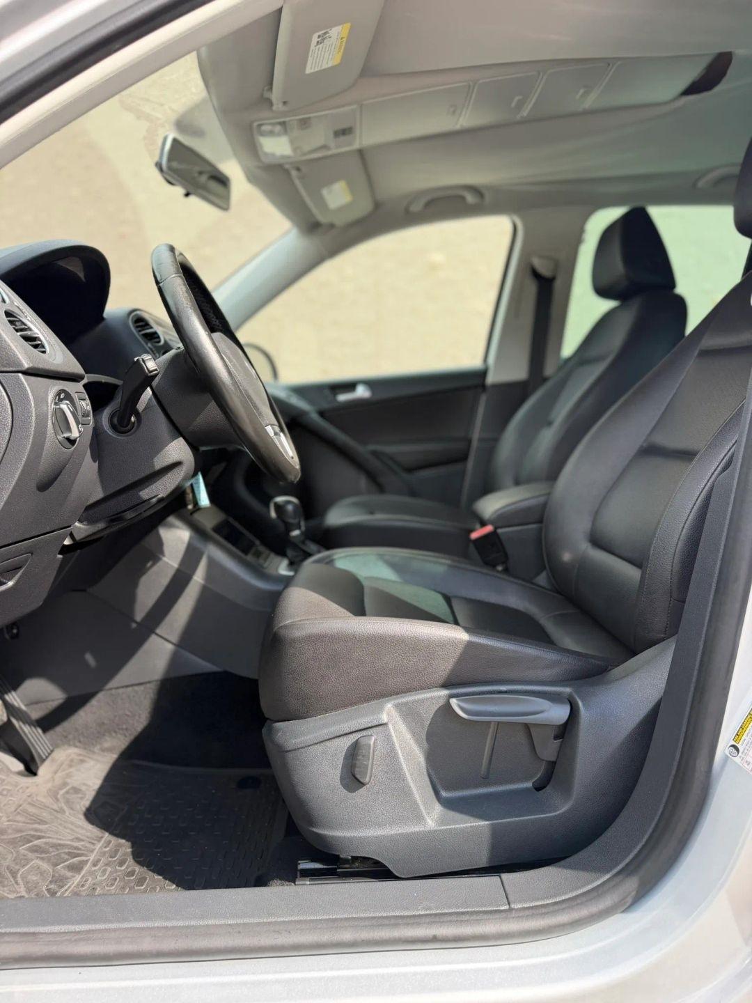 Volkswagen Tiguan 4WD 4dr Auto SE w/Sunroof & Nav 2013