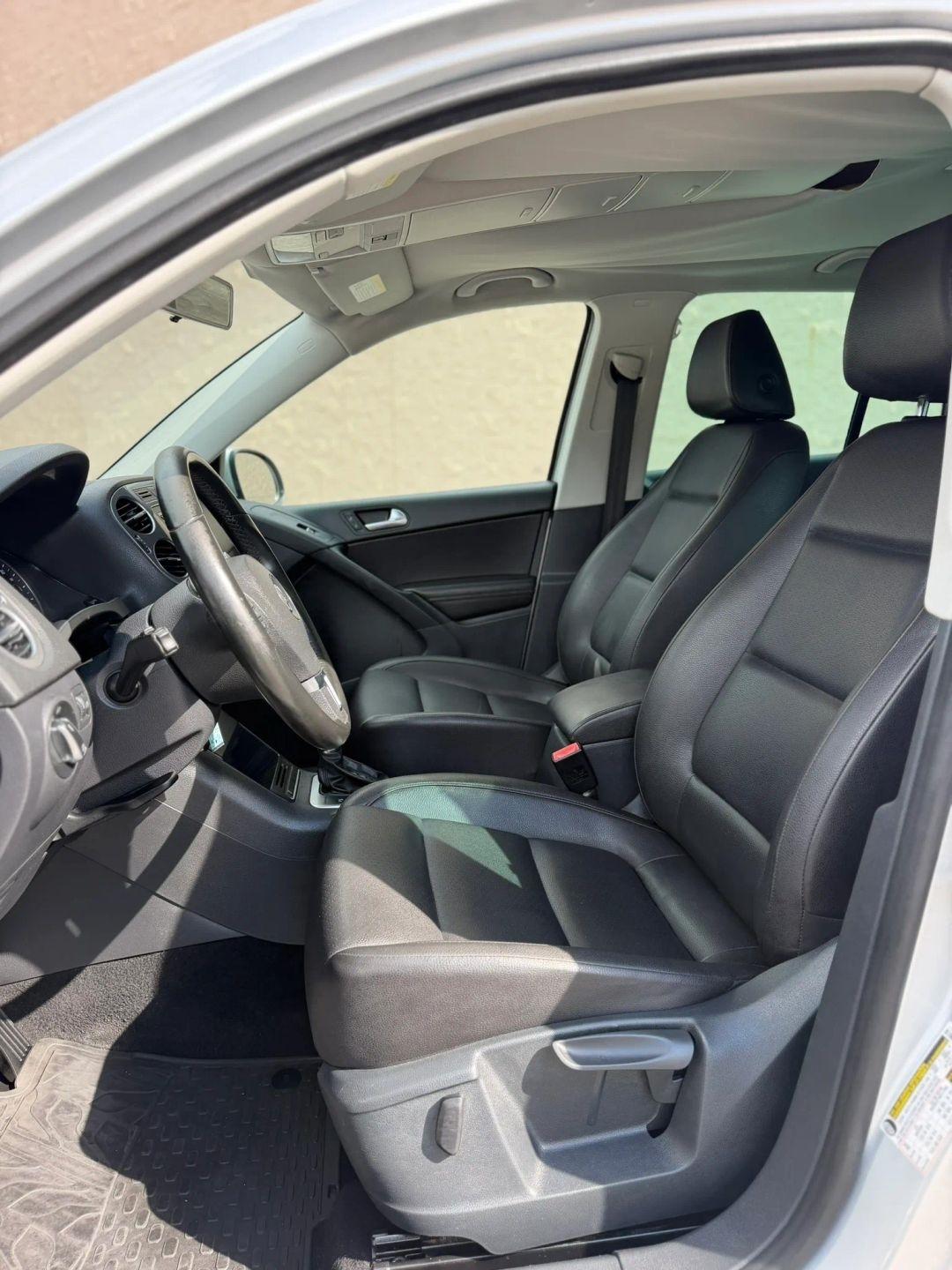 Volkswagen Tiguan 4WD 4dr Auto SE w/Sunroof & Nav 2013