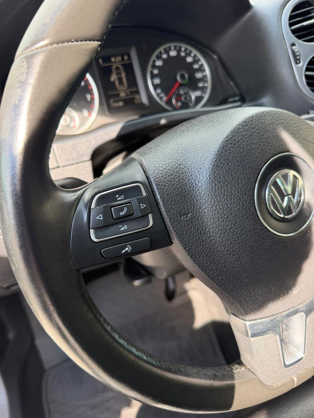 Volkswagen Tiguan 4WD 4dr Auto SE w/Sunroof & Nav 2013
