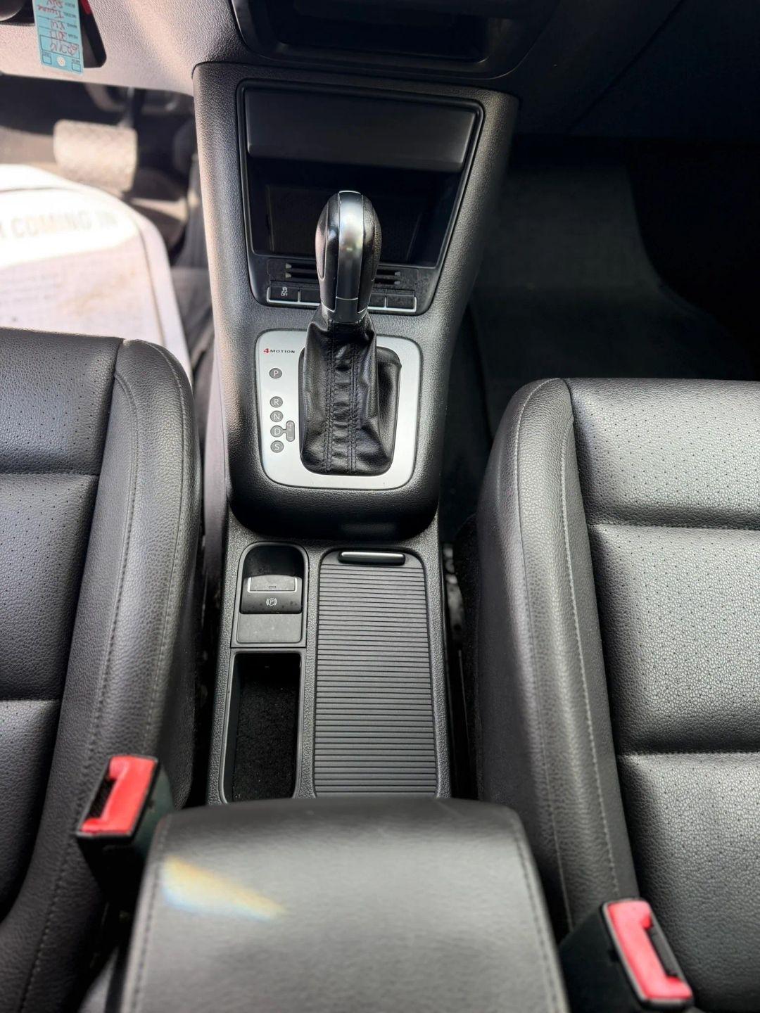 Volkswagen Tiguan 4WD 4dr Auto SE w/Sunroof & Nav 2013