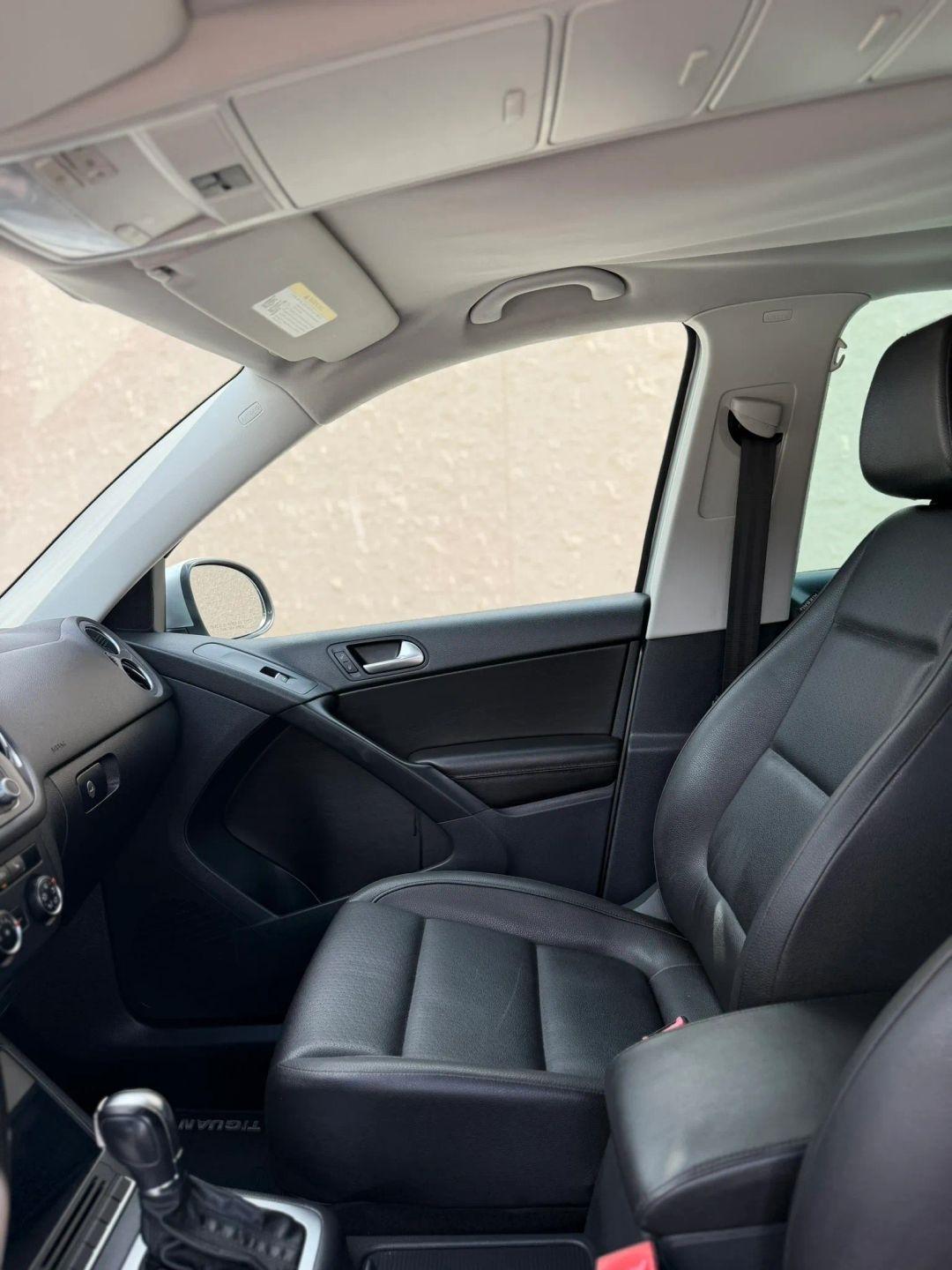 Volkswagen Tiguan 4WD 4dr Auto SE w/Sunroof & Nav 2013