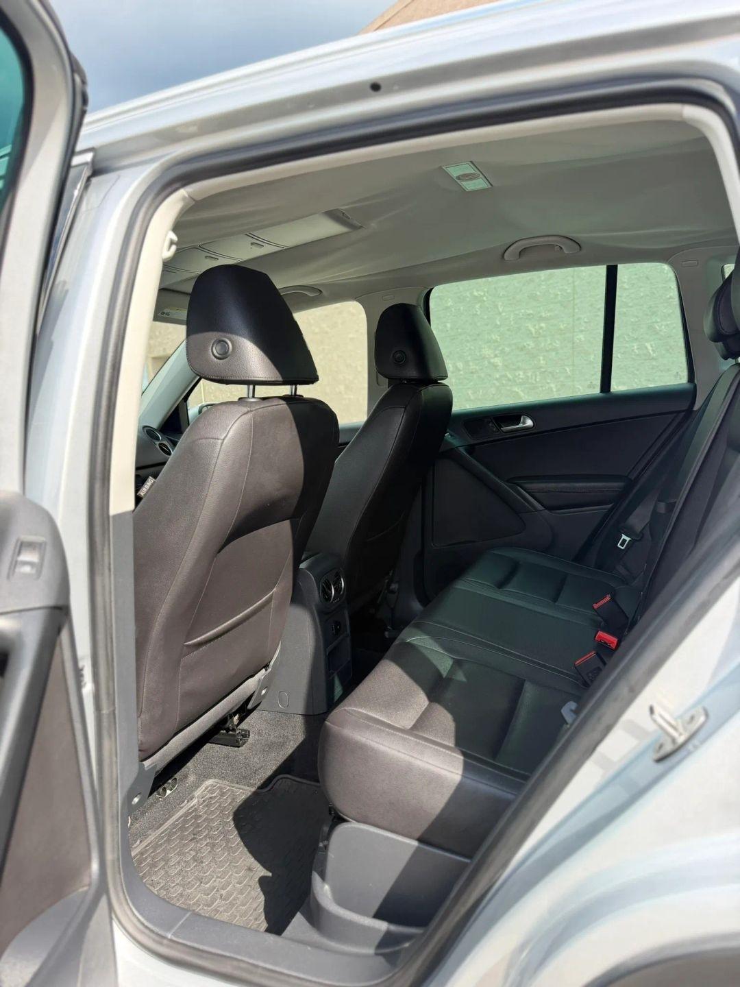 Volkswagen Tiguan 4WD 4dr Auto SE w/Sunroof & Nav 2013