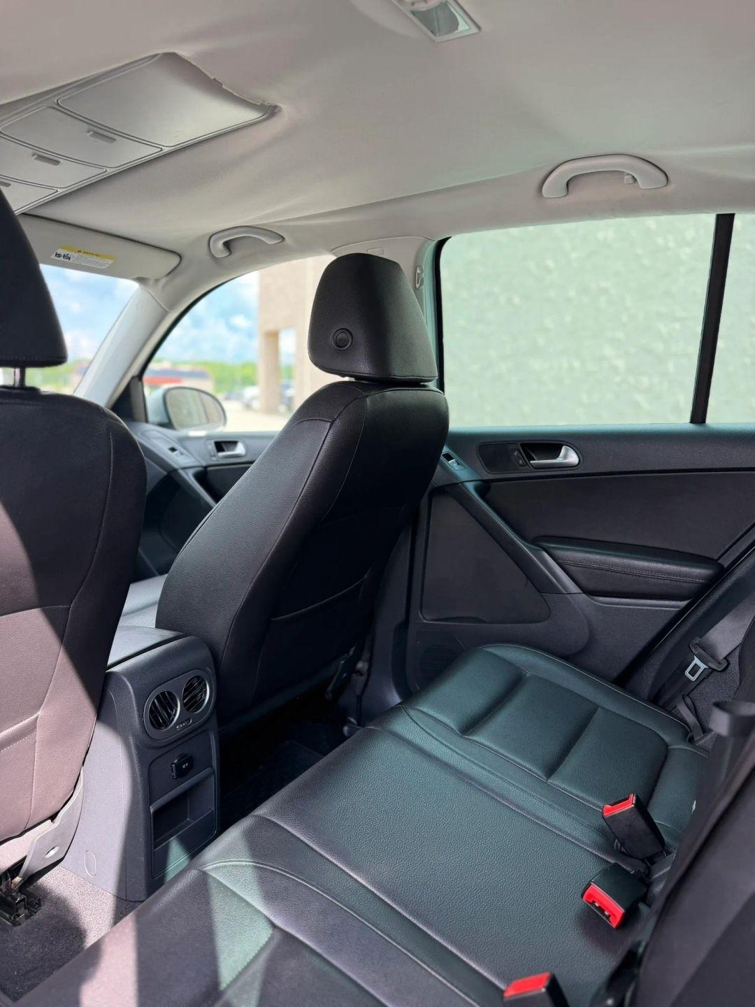 Volkswagen Tiguan 4WD 4dr Auto SE w/Sunroof & Nav 2013