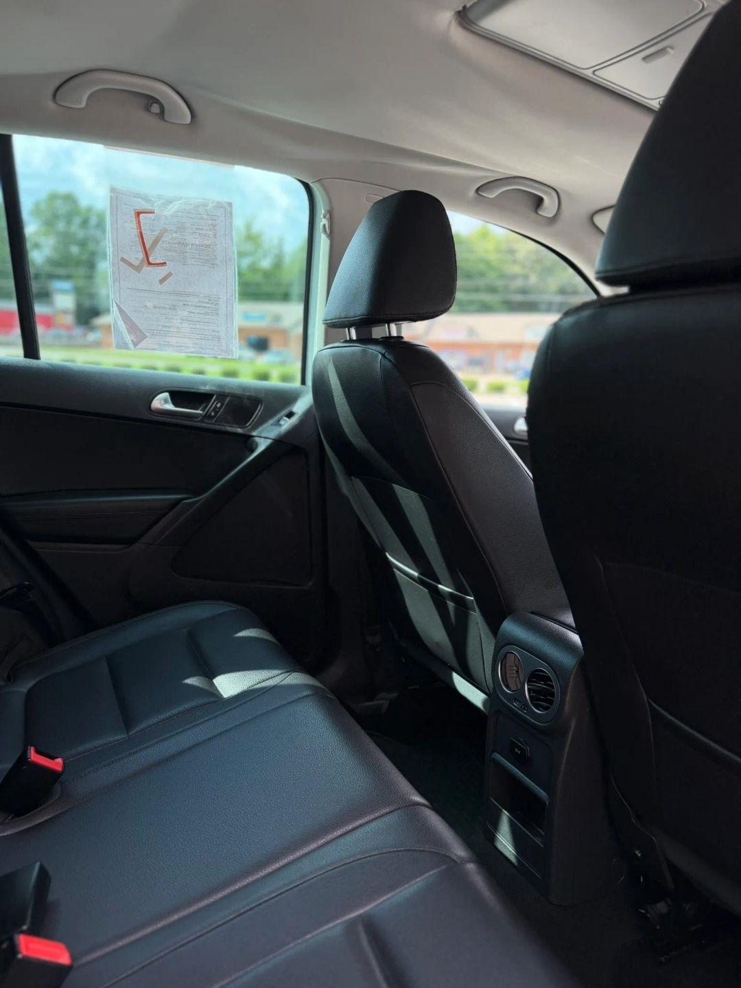 Volkswagen Tiguan 4WD 4dr Auto SE w/Sunroof & Nav 2013