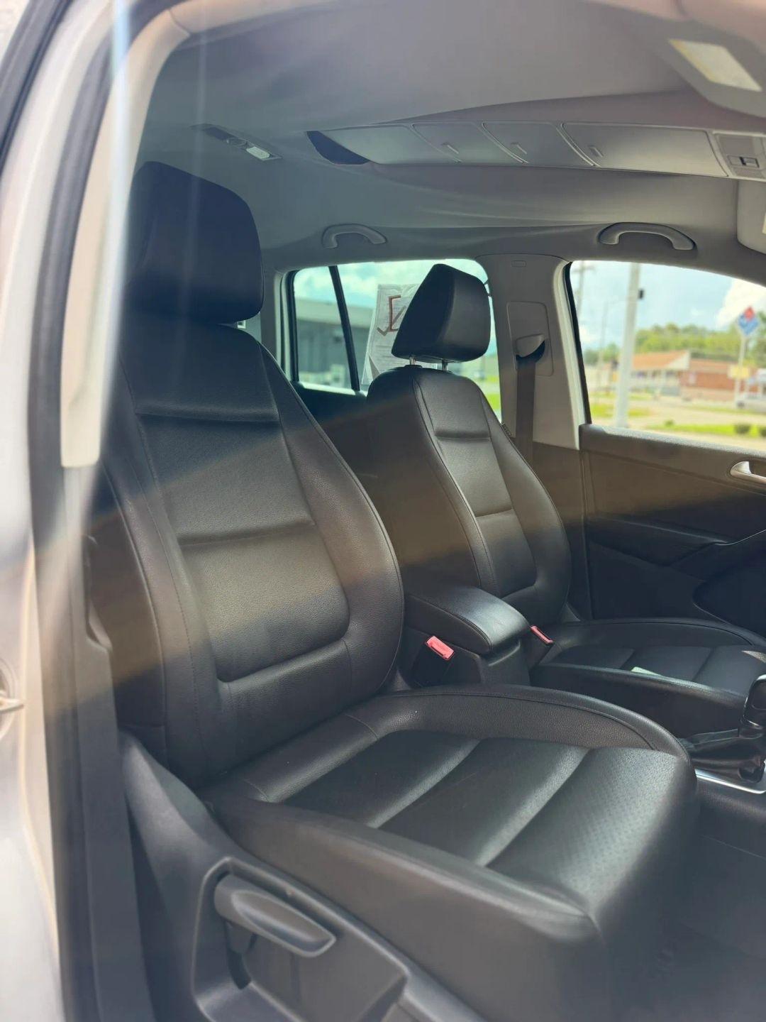Volkswagen Tiguan 4WD 4dr Auto SE w/Sunroof & Nav 2013