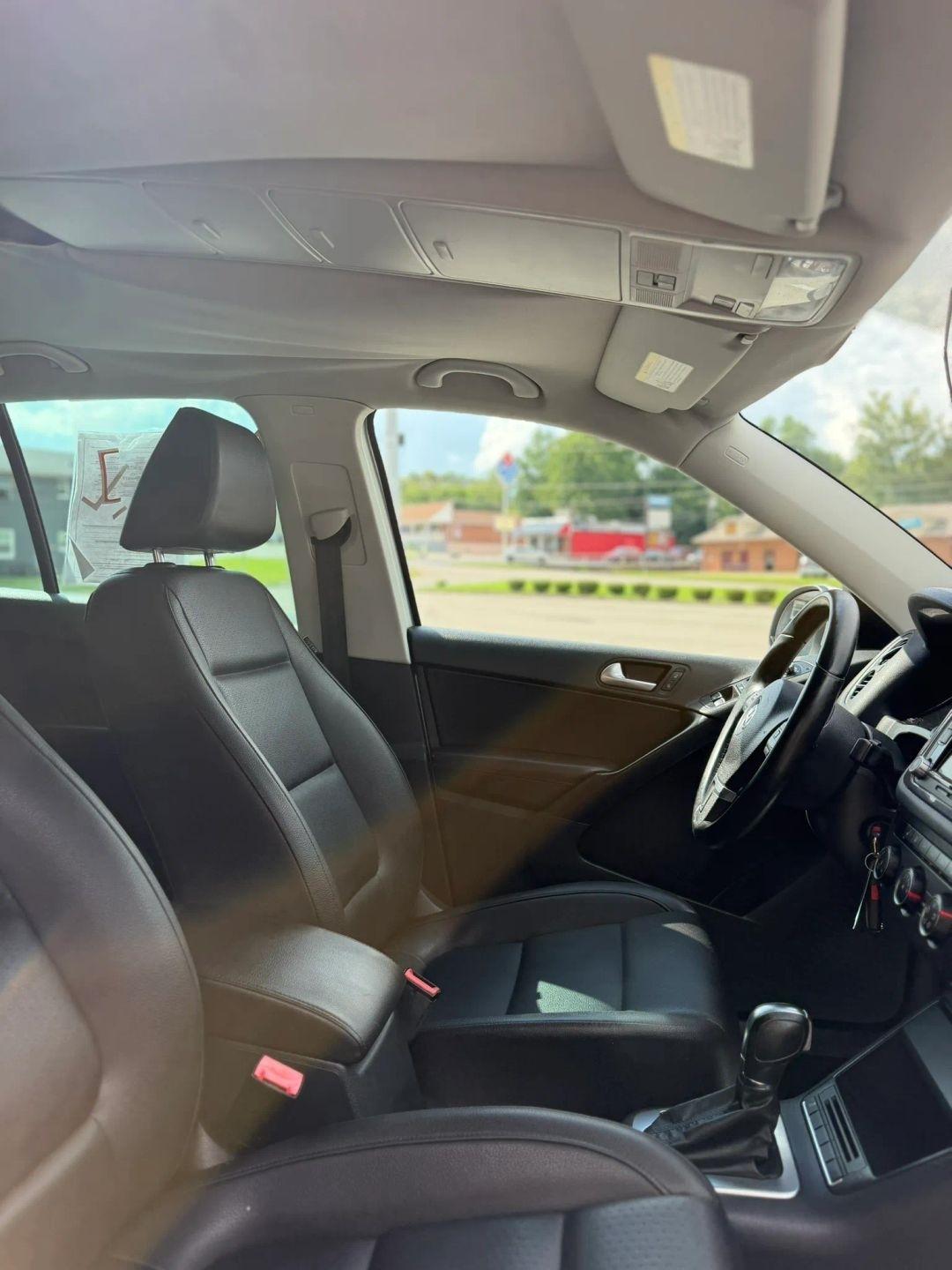 Volkswagen Tiguan 4WD 4dr Auto SE w/Sunroof & Nav 2013