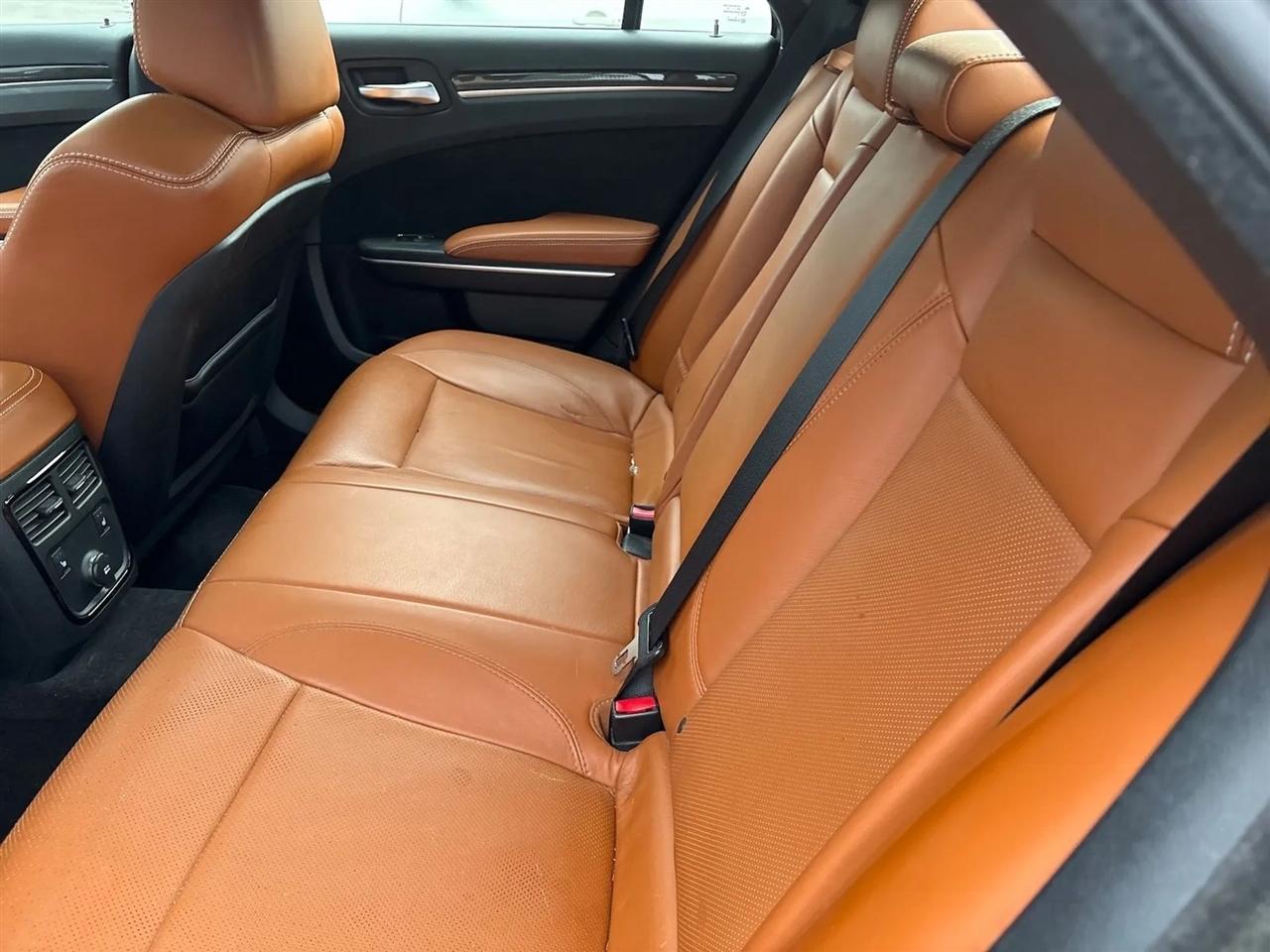 Chrysler 300 4dr Sdn SRT8 RWD 2014