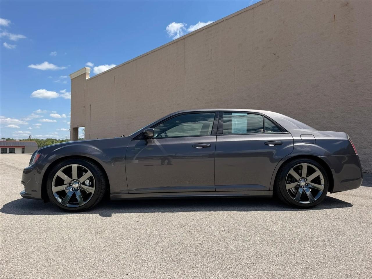 Chrysler 300 4dr Sdn SRT8 RWD 2014