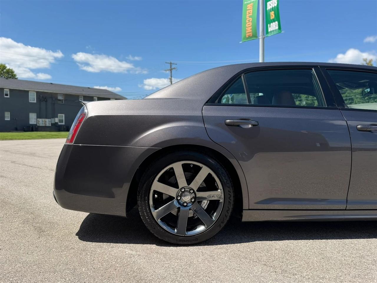 Chrysler 300 4dr Sdn SRT8 RWD 2014