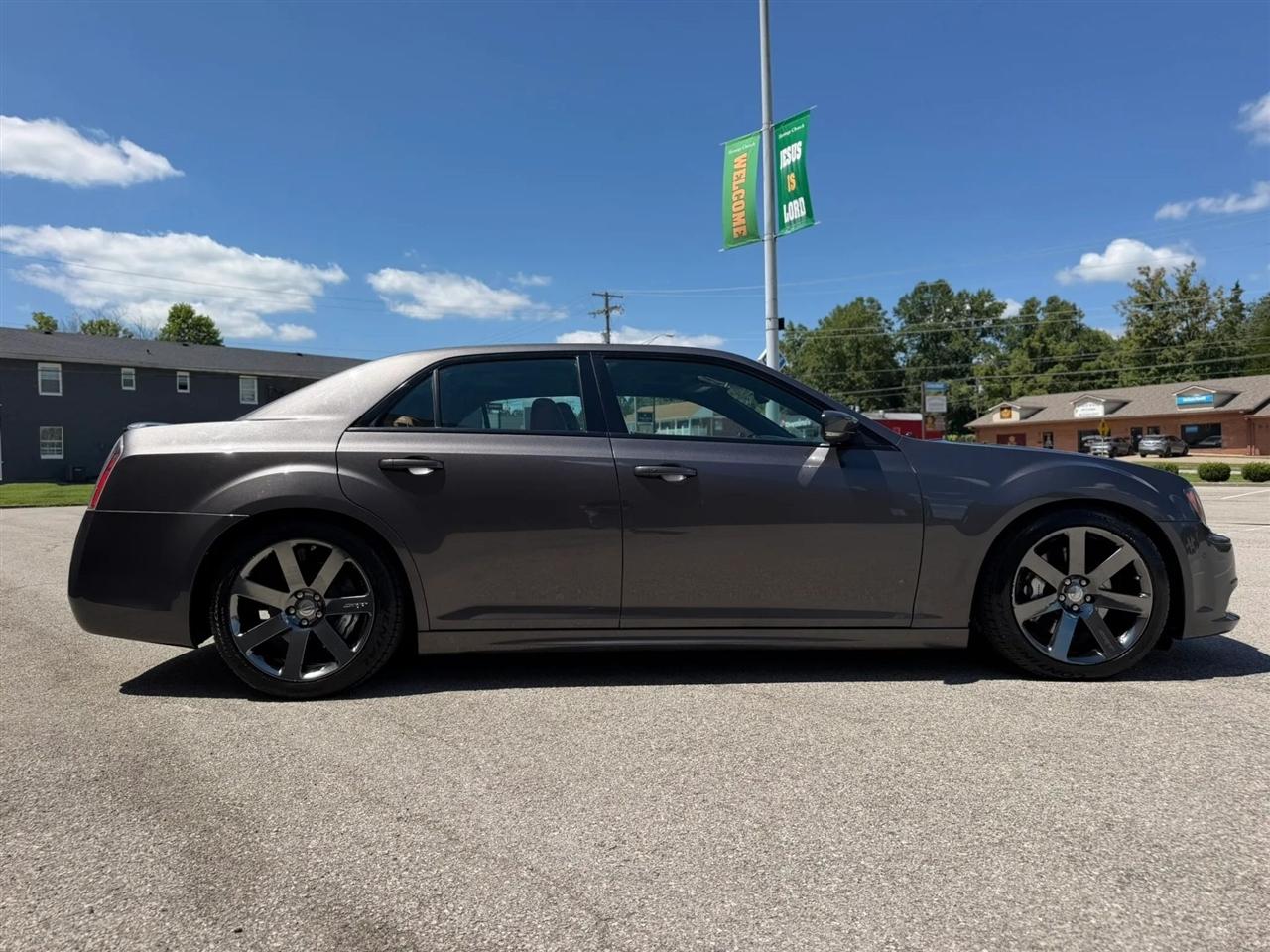 Chrysler 300 4dr Sdn SRT8 RWD 2014