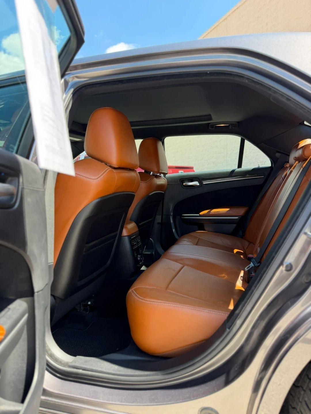 Chrysler 300 4dr Sdn SRT8 RWD 2014