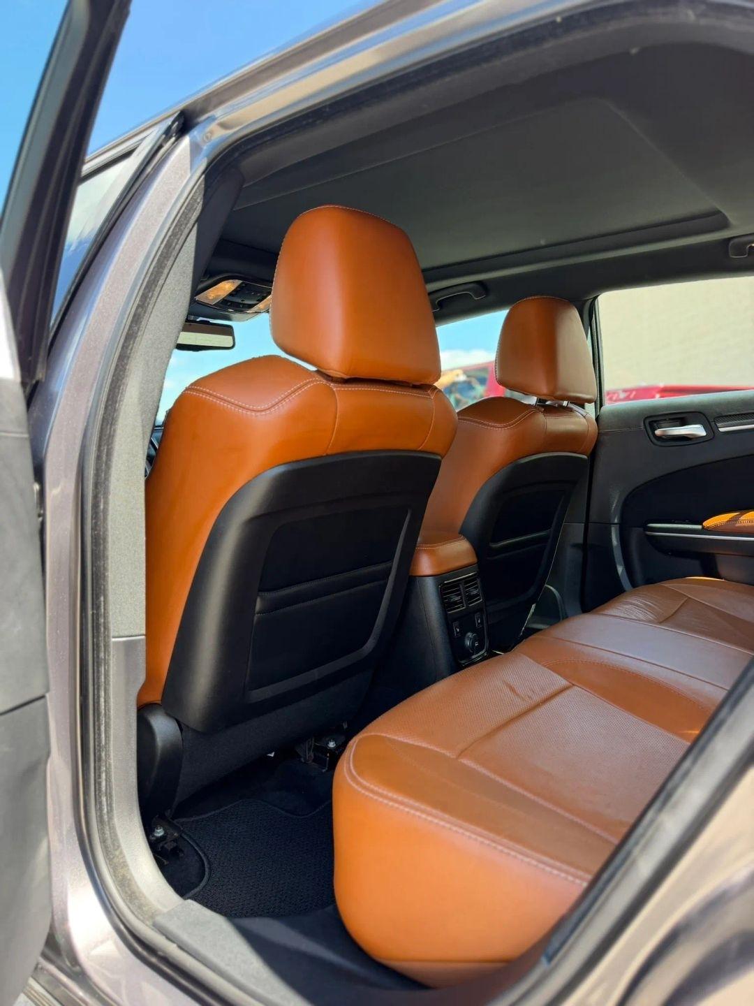 Chrysler 300 4dr Sdn SRT8 RWD 2014