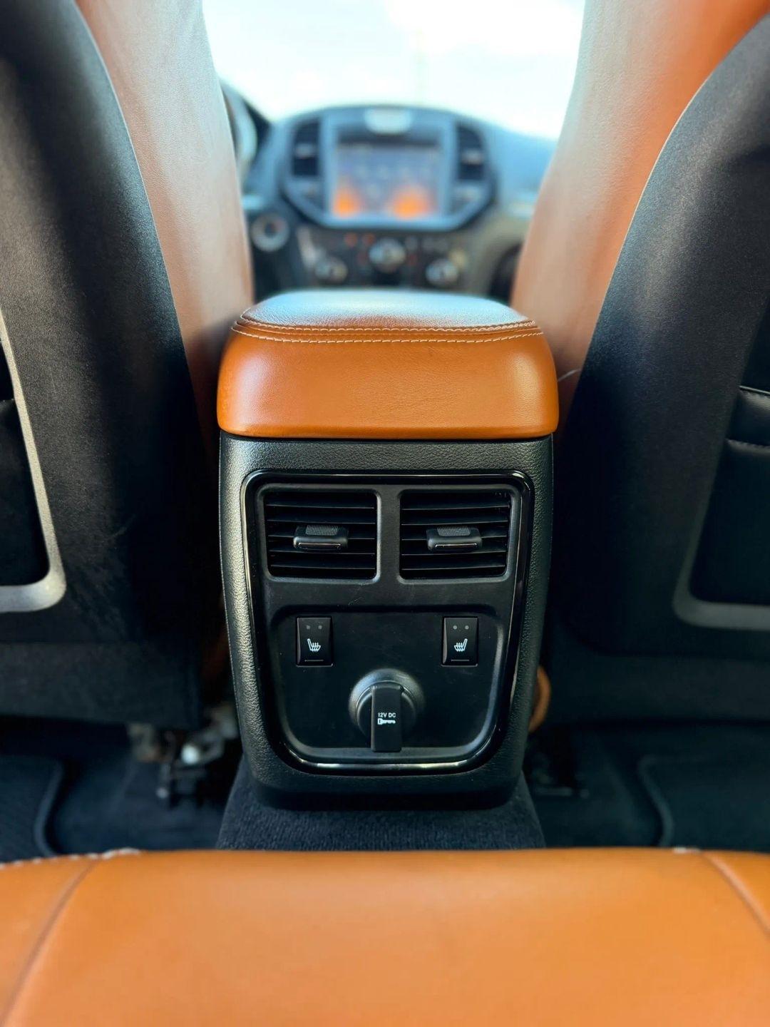 Chrysler 300 4dr Sdn SRT8 RWD 2014