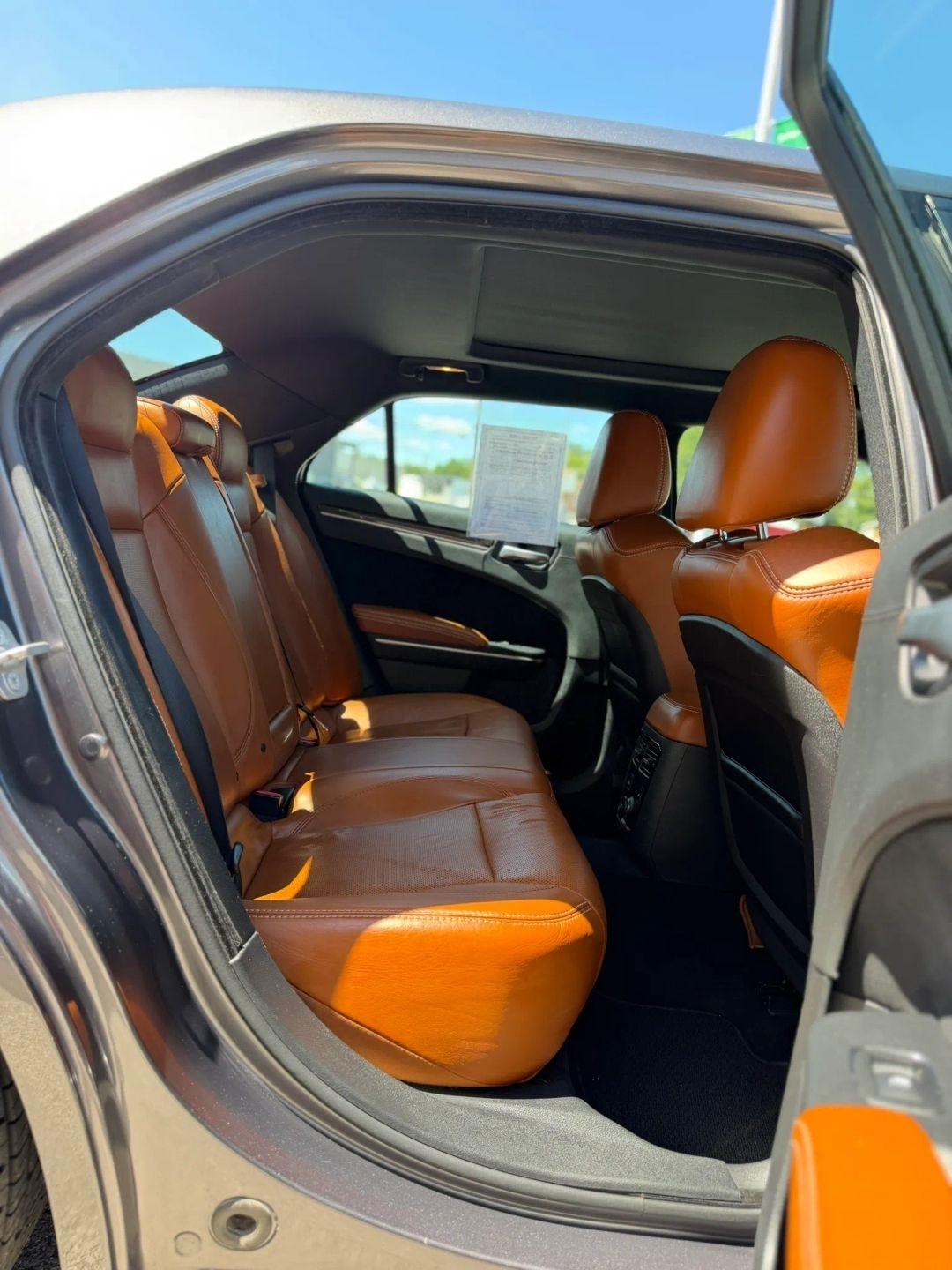 Chrysler 300 4dr Sdn SRT8 RWD 2014