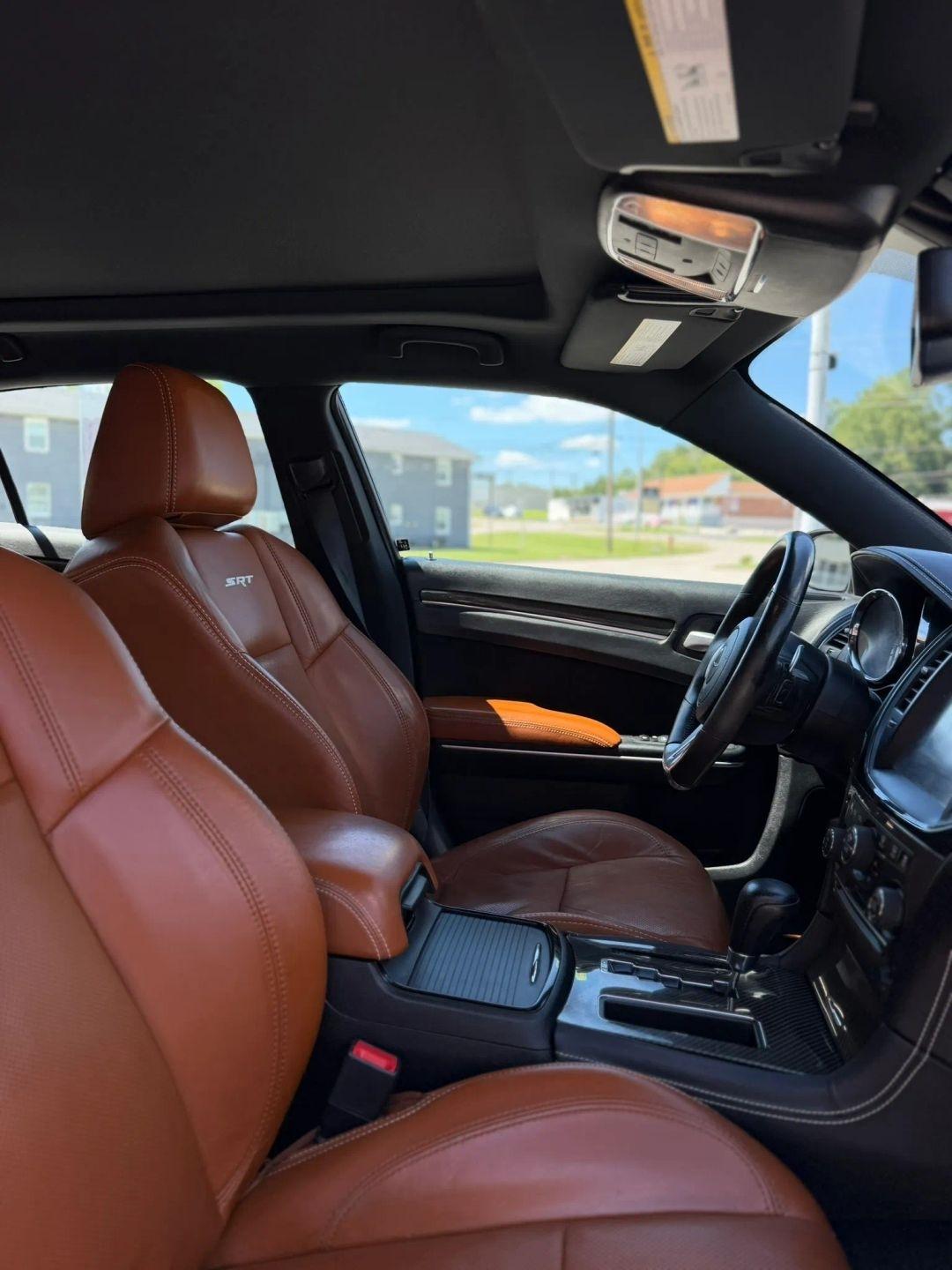 Chrysler 300 4dr Sdn SRT8 RWD 2014