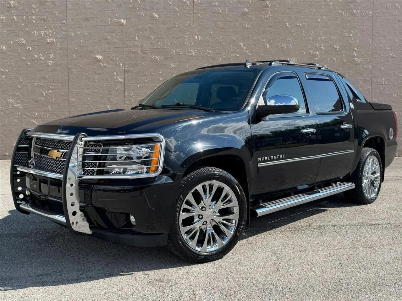 Chevrolet Avalanche 4WD Crew Cab LTZ 2013