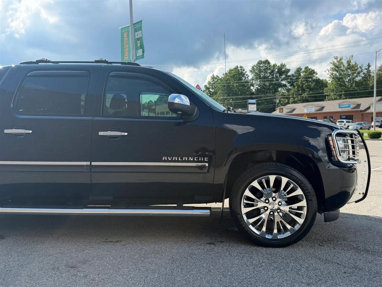 Chevrolet Avalanche 4WD Crew Cab LTZ 2013