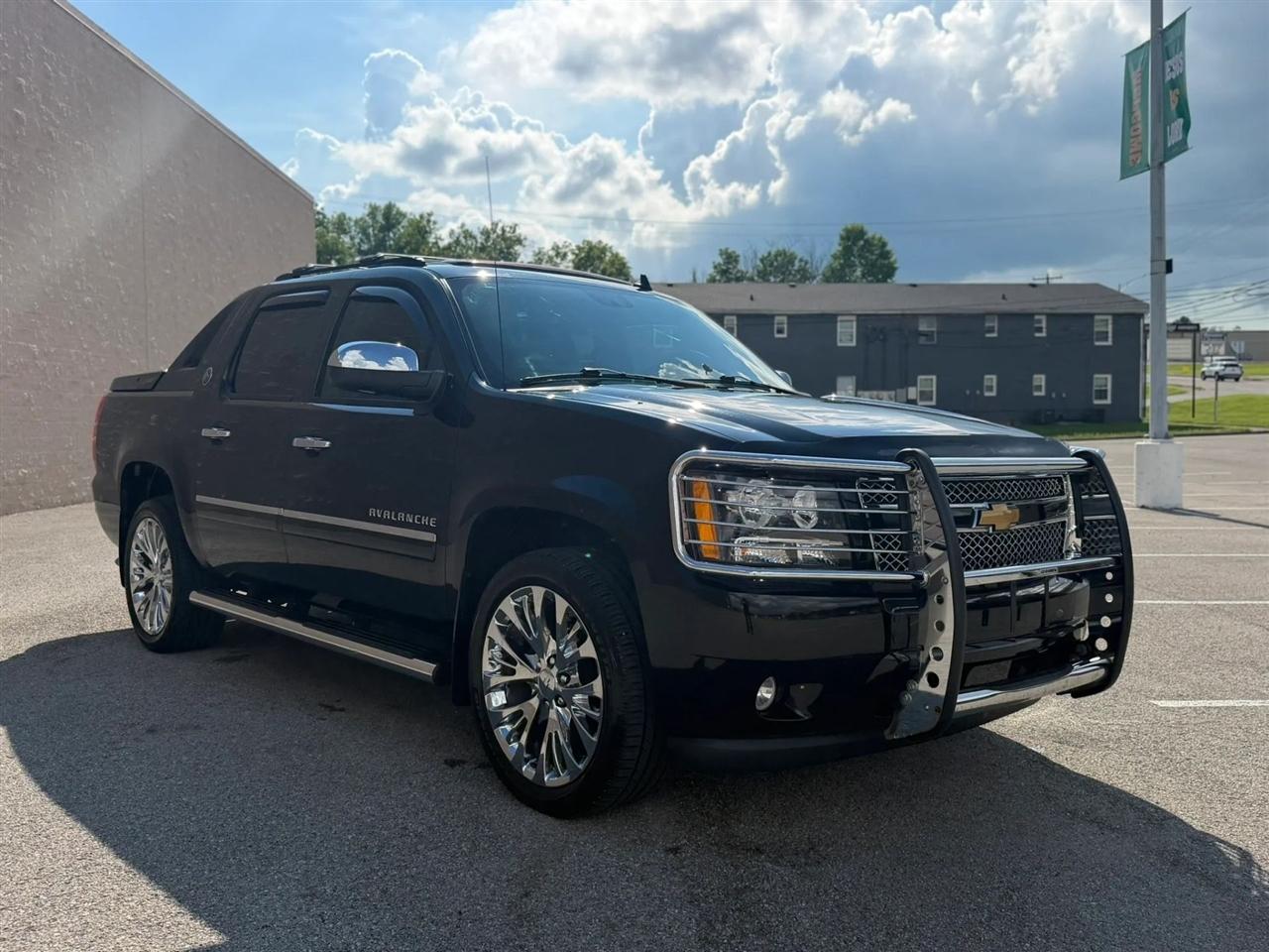 Chevrolet Avalanche 4WD Crew Cab LTZ 2013