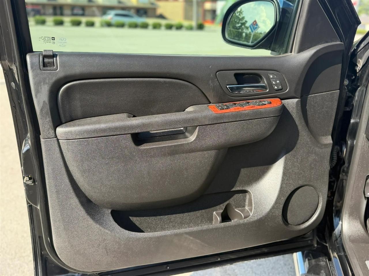 Chevrolet Avalanche 4WD Crew Cab LTZ 2013