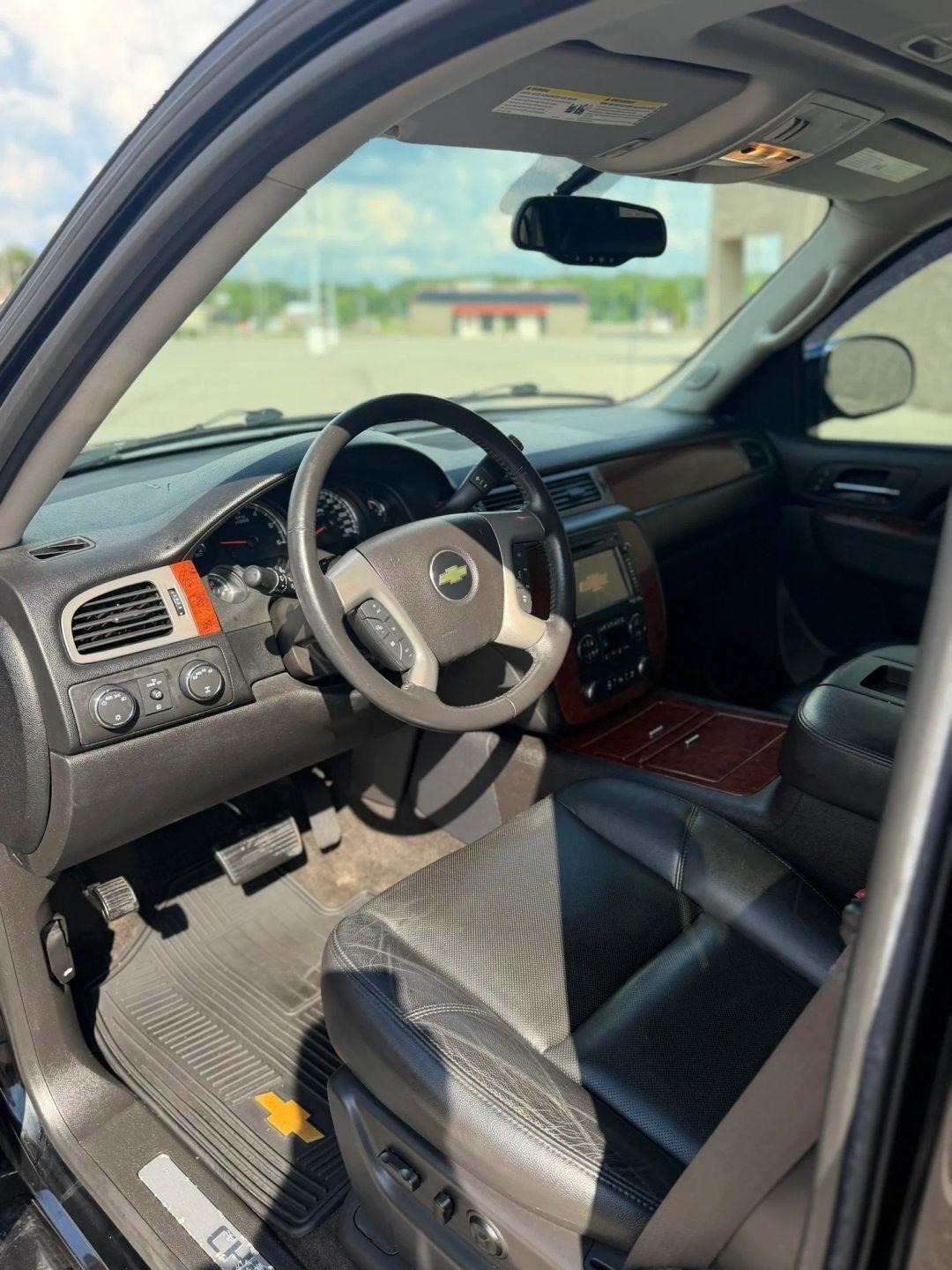 Chevrolet Avalanche 4WD Crew Cab LTZ 2013