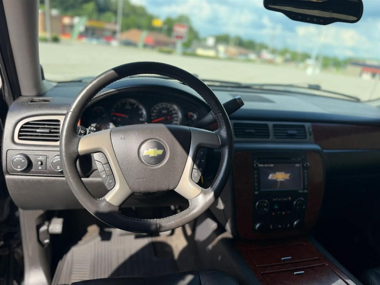 Chevrolet Avalanche 4WD Crew Cab LTZ 2013