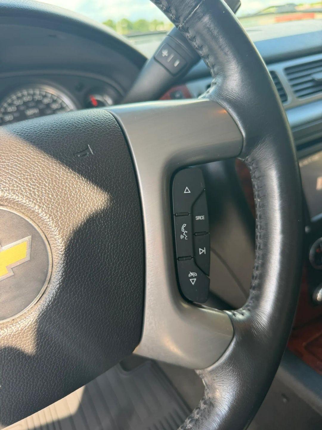 Chevrolet Avalanche 4WD Crew Cab LTZ 2013