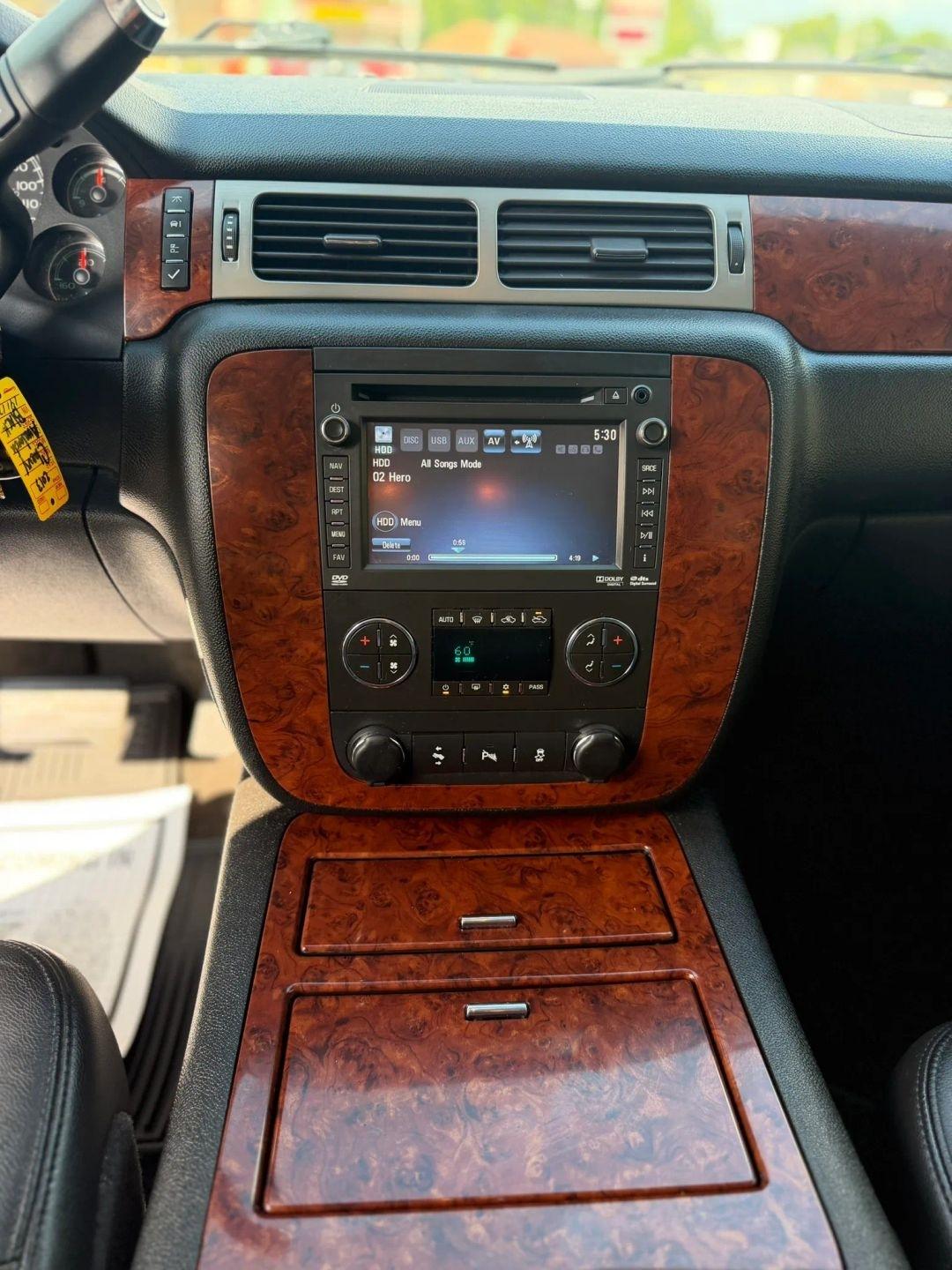 Chevrolet Avalanche 4WD Crew Cab LTZ 2013