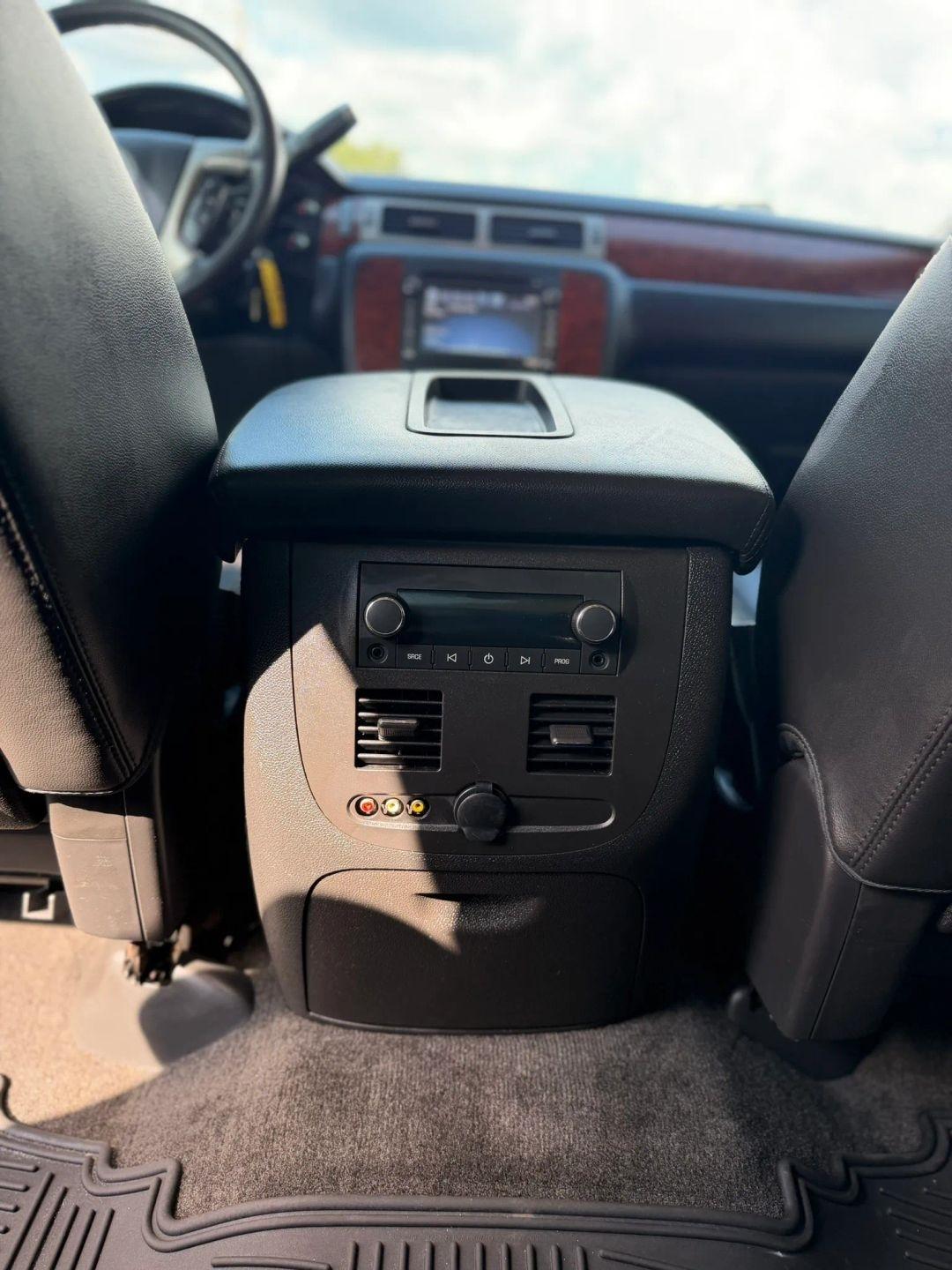 Chevrolet Avalanche 4WD Crew Cab LTZ 2013