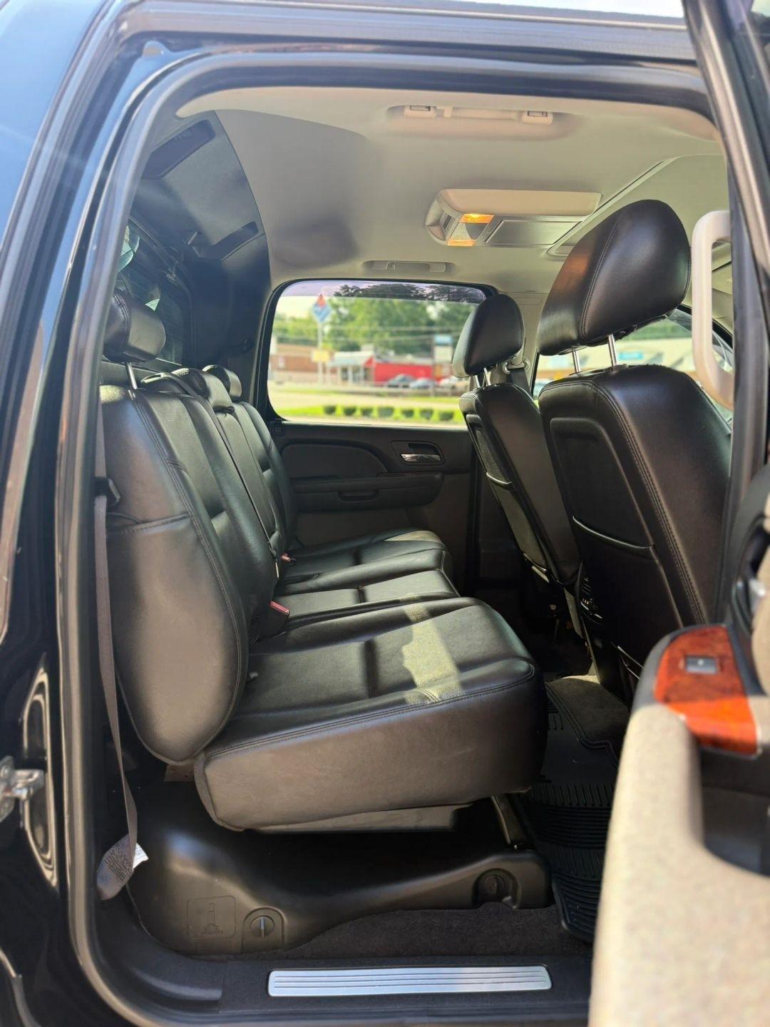 Chevrolet Avalanche 4WD Crew Cab LTZ 2013