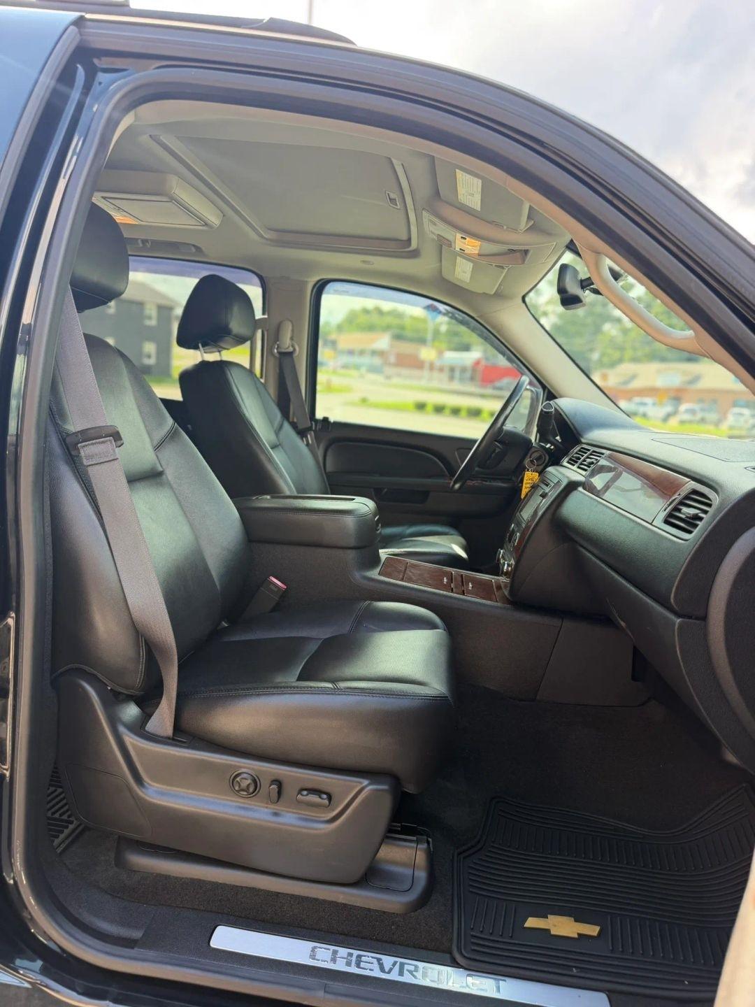 Chevrolet Avalanche 4WD Crew Cab LTZ 2013