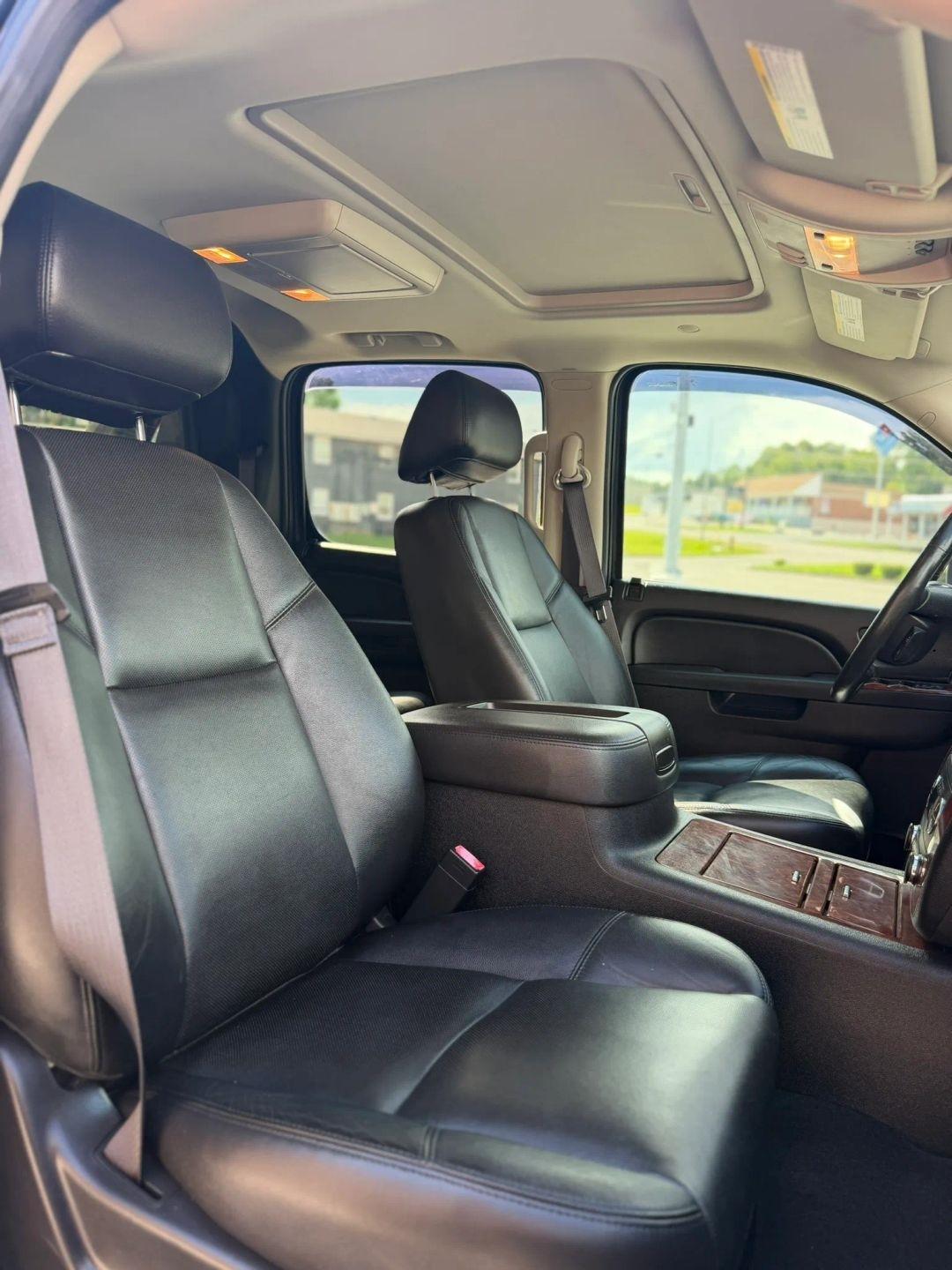 Chevrolet Avalanche 4WD Crew Cab LTZ 2013