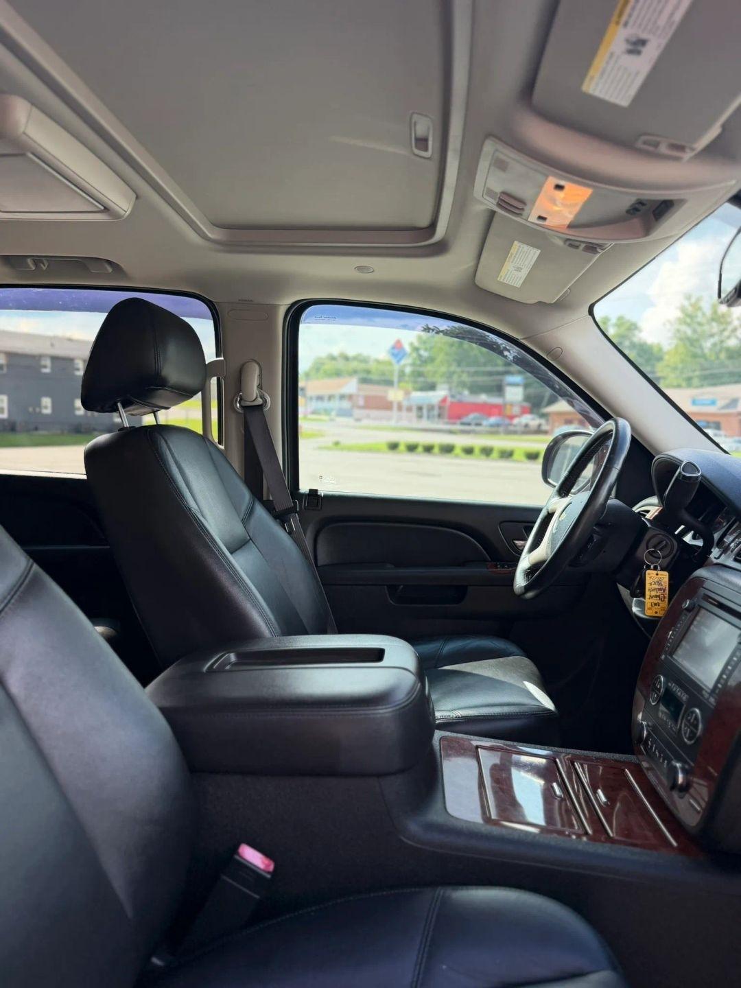 Chevrolet Avalanche 4WD Crew Cab LTZ 2013