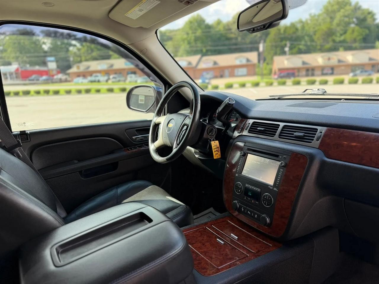 Chevrolet Avalanche 4WD Crew Cab LTZ 2013