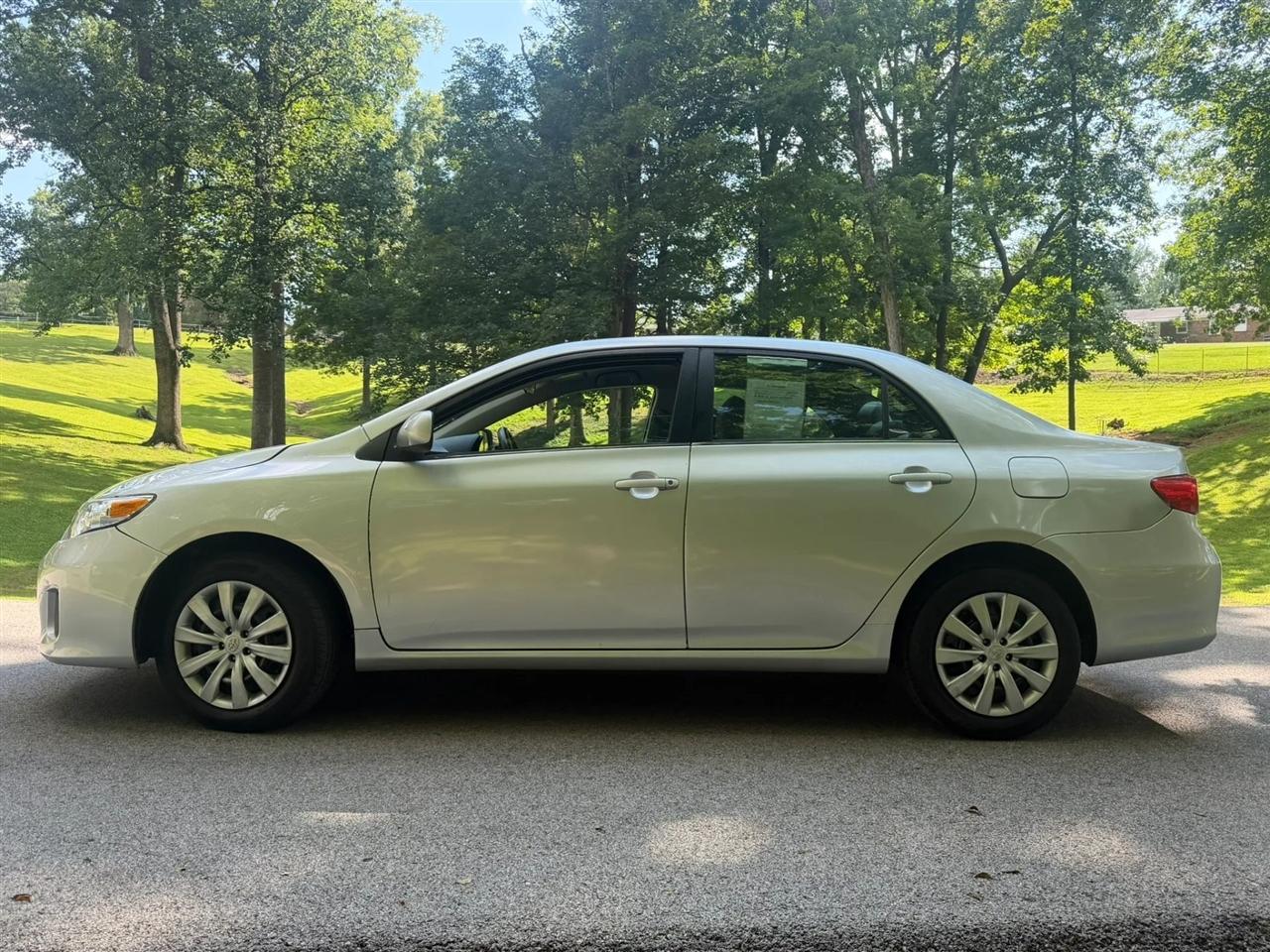 Toyota Corolla 4dr Sdn Auto LE Special Edition (Natl) 2013