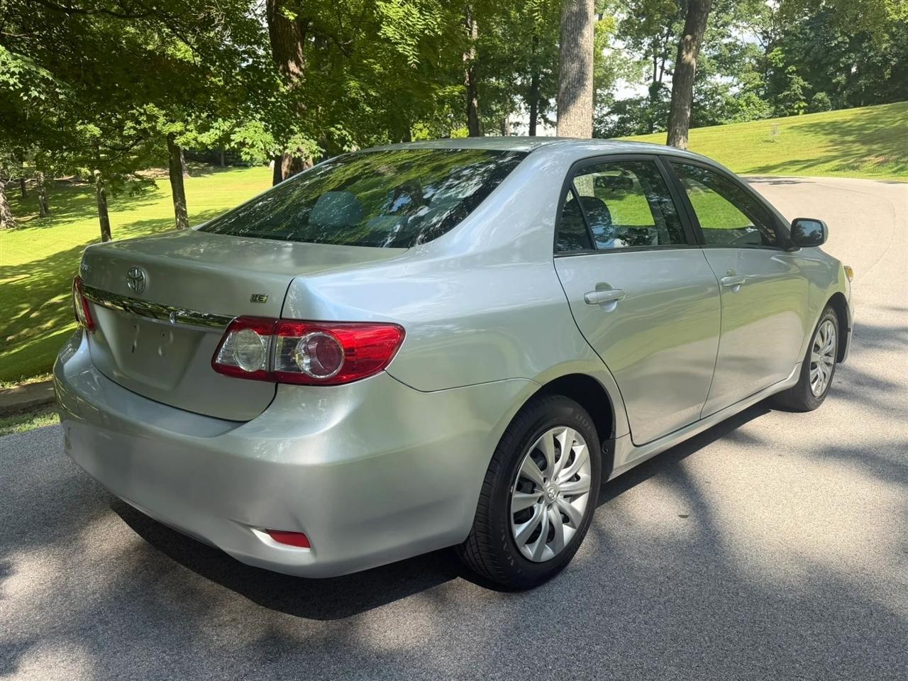 Toyota Corolla 4dr Sdn Auto LE Special Edition (Natl) 2013
