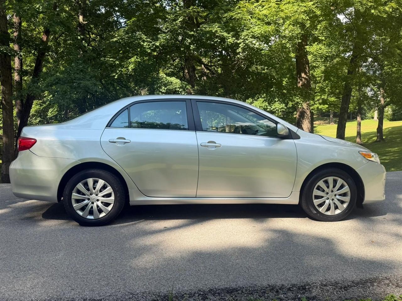 Toyota Corolla 4dr Sdn Auto LE Special Edition (Natl) 2013