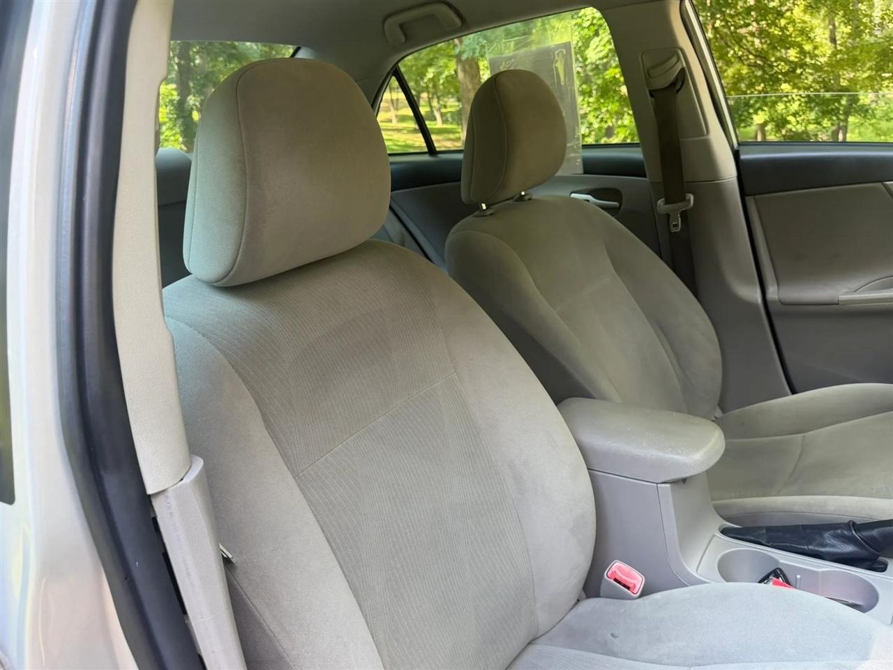 Toyota Corolla 4dr Sdn Auto LE Special Edition (Natl) 2013