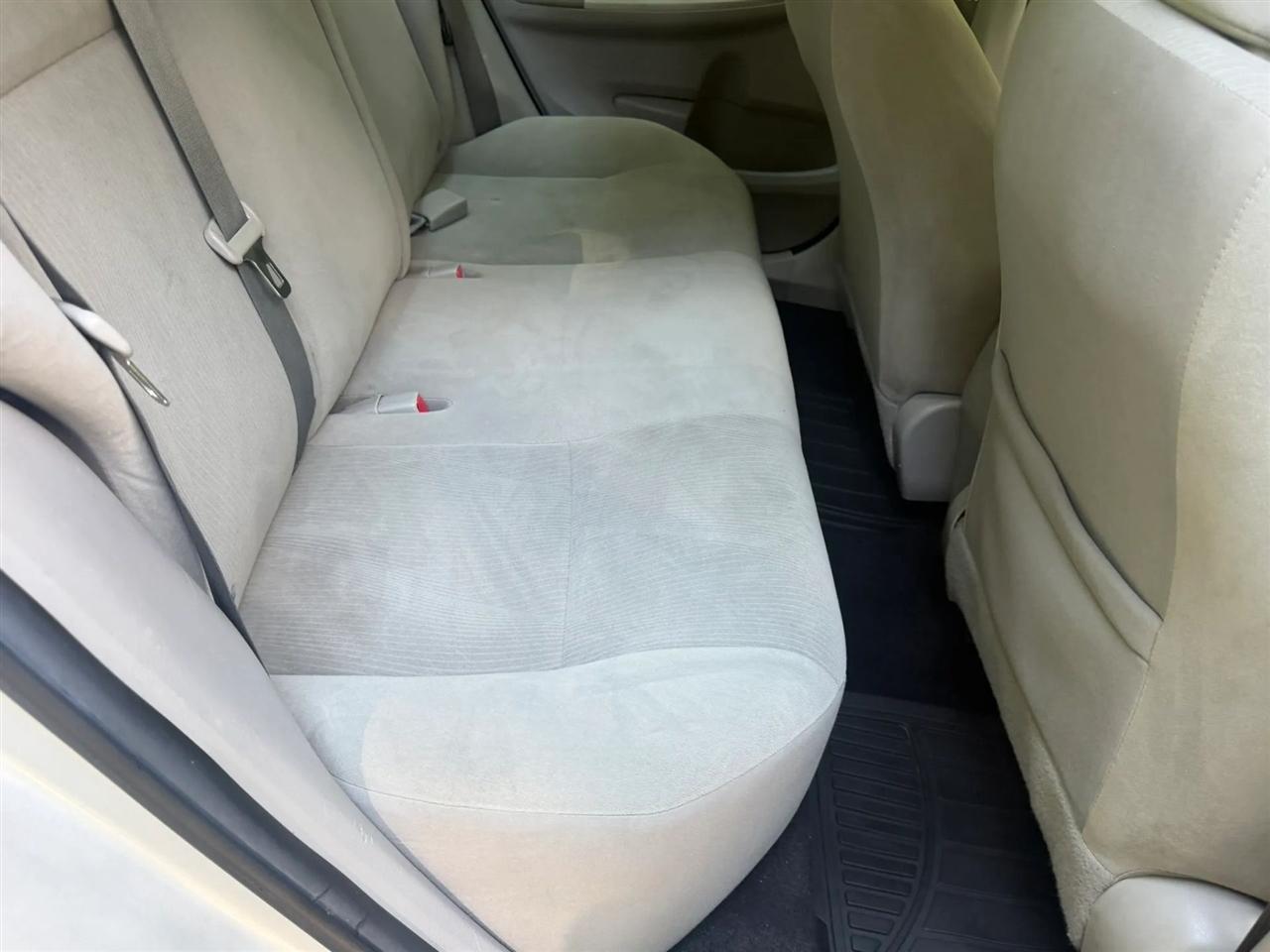 Toyota Corolla 4dr Sdn Auto LE Special Edition (Natl) 2013