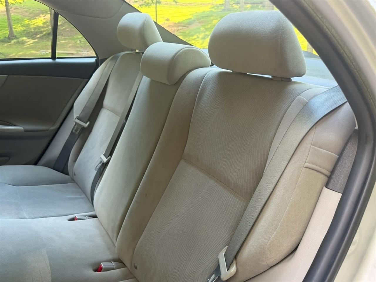 Toyota Corolla 4dr Sdn Auto LE Special Edition (Natl) 2013