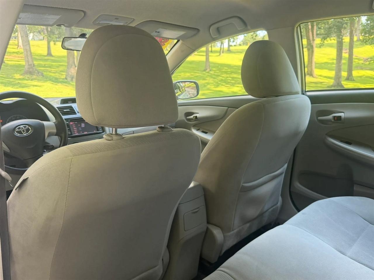 Toyota Corolla 4dr Sdn Auto LE Special Edition (Natl) 2013