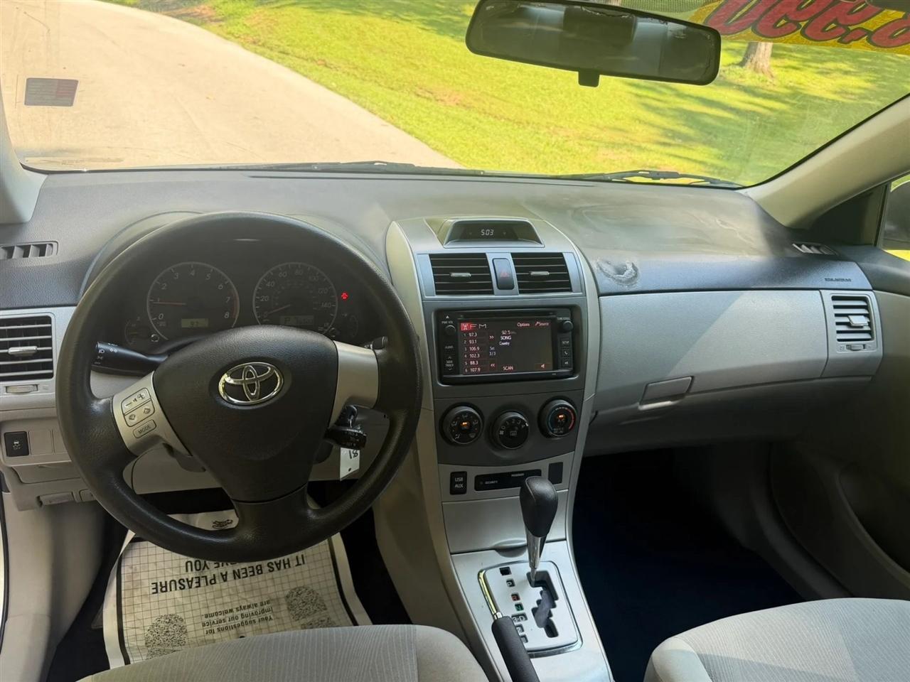 Toyota Corolla 4dr Sdn Auto LE Special Edition (Natl) 2013
