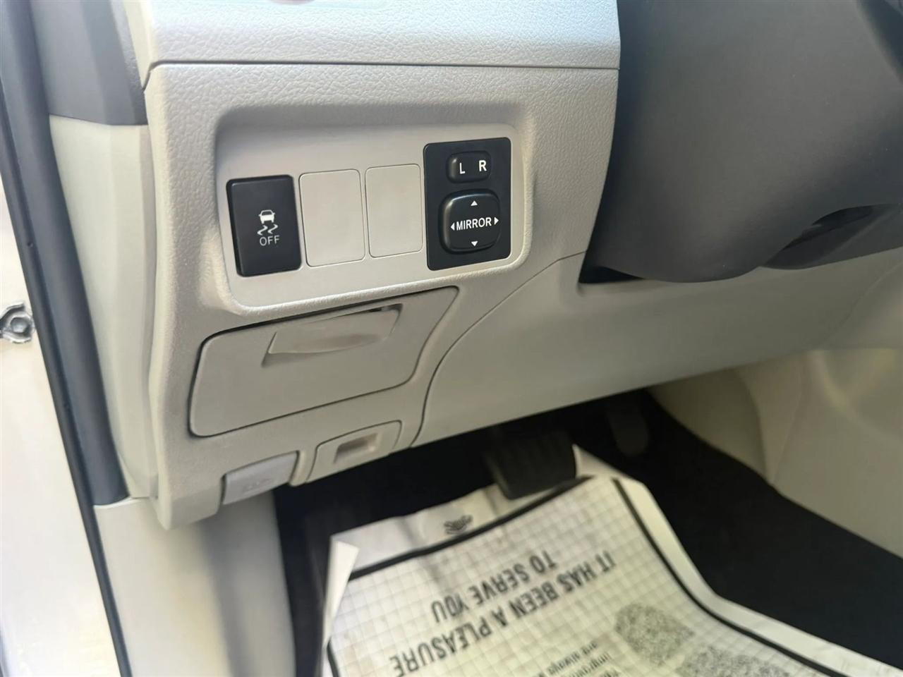 Toyota Corolla 4dr Sdn Auto LE Special Edition (Natl) 2013