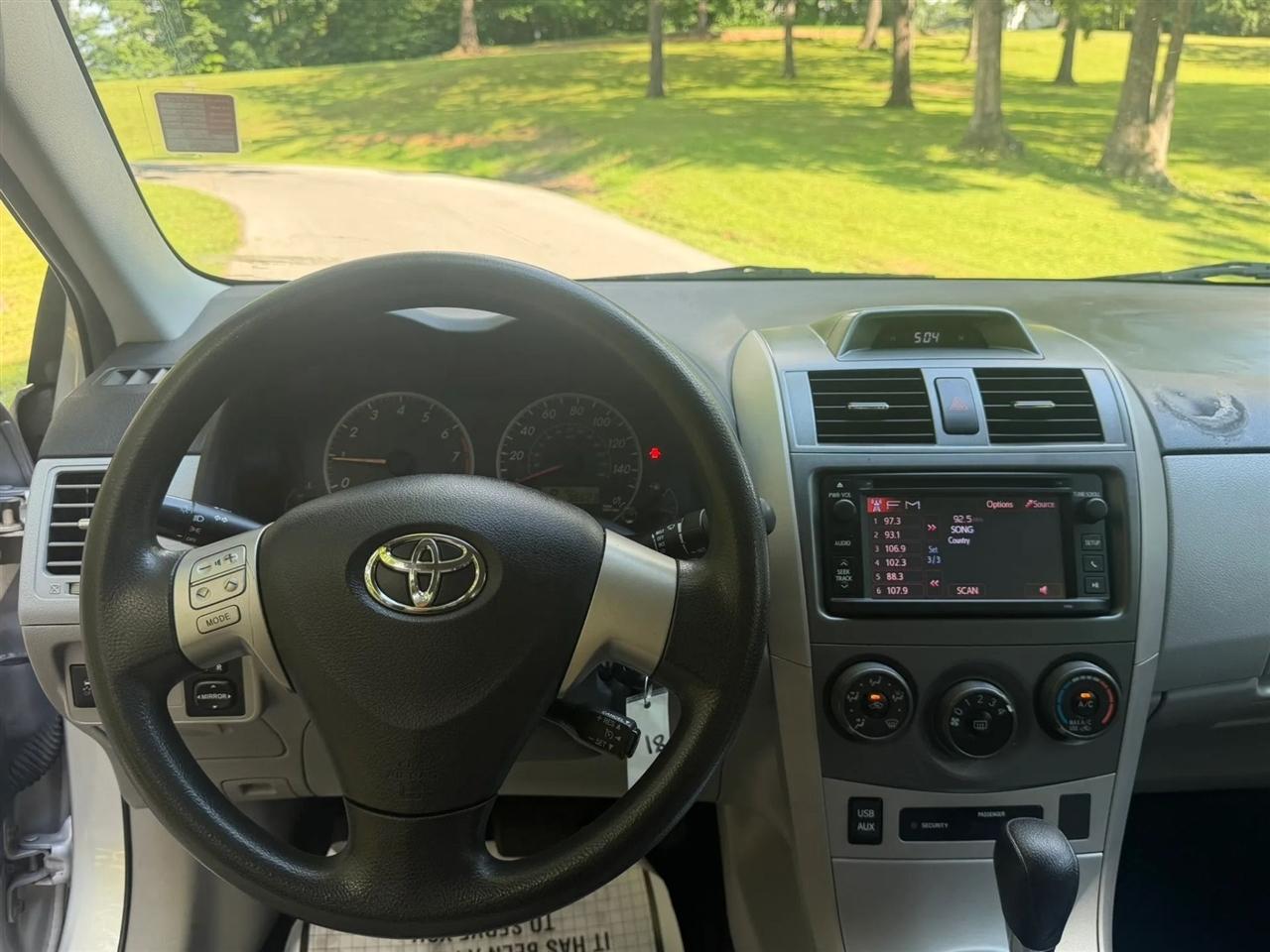 Toyota Corolla 4dr Sdn Auto LE Special Edition (Natl) 2013