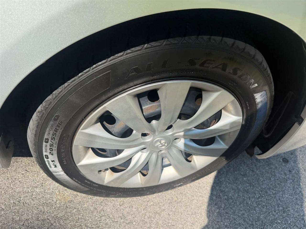 Toyota Corolla 4dr Sdn Auto LE Special Edition (Natl) 2013